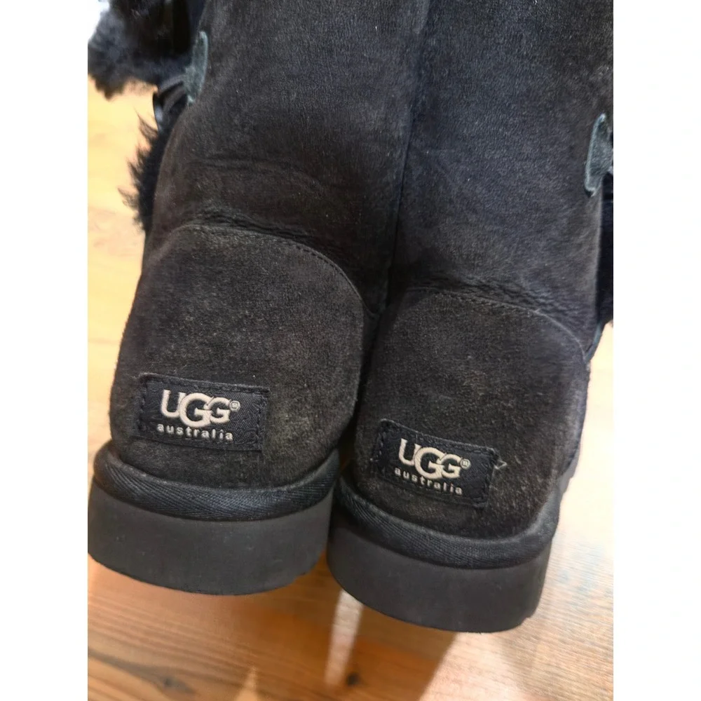 UGG Australia Bailey Button Cozy Warm Black Suede Sheepskin Boots Womens 10